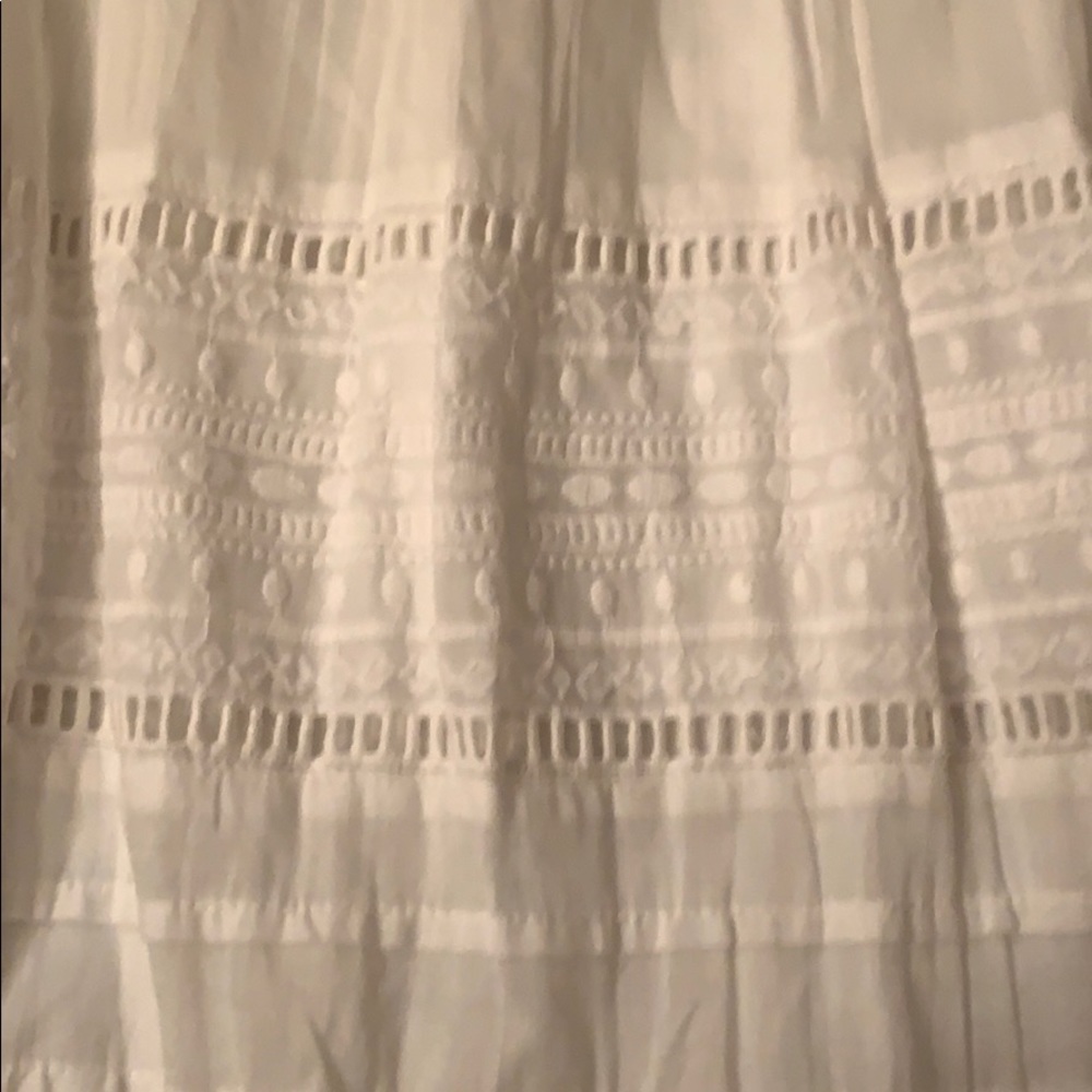 Beautiful white skirt! - Picture 2 of 5